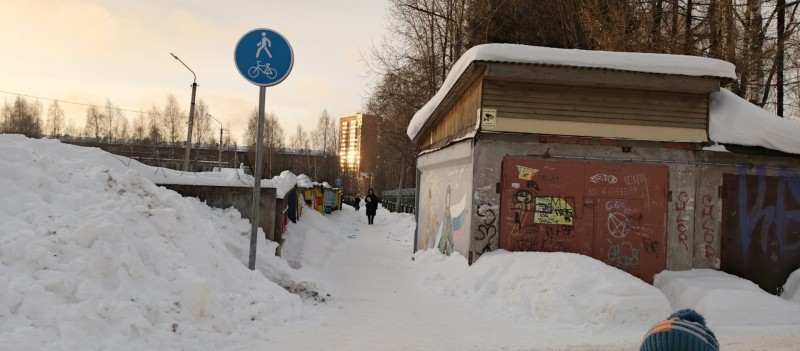 В Сыктывкаре запретили проезд транспорта вдоль "стены Цоя"