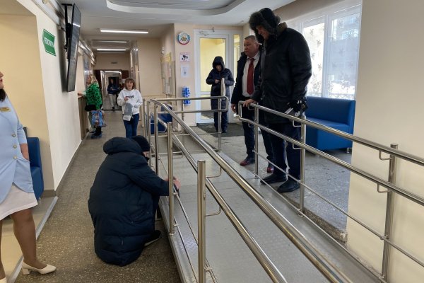 Сыктывкарскую городскую поликлинику адаптировали для маломобильных пациентов


