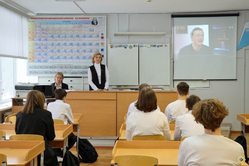 Замруководителя администрации Инты Елена Моторина пообщалась со школьниками на тему "Моя малая Родина"
