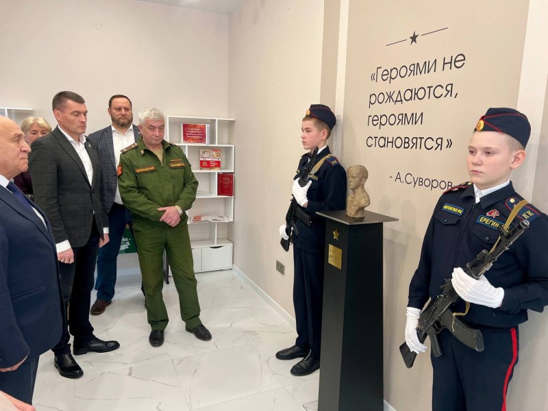 АО "Транснефть – Север" оказало помощь школе в Республике Коми в открытии Комнаты Славы героя СВО

