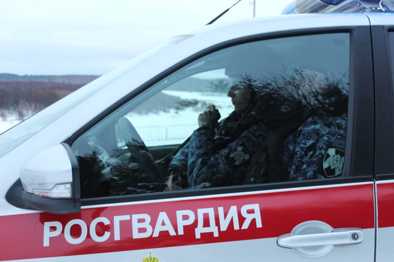 В Доме культуры Айкино росгвардейцы задержали слишком активного зрителя