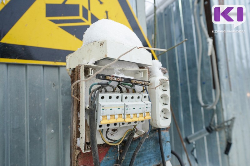 Житель Прилузья поплатился за чужой электрический столб на собственном участке 