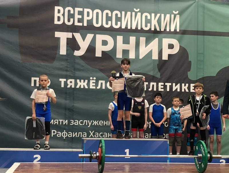 Антон Якоби из Коми завоевал золото на Всероссийских соревнованиях по тяжелой атлетике