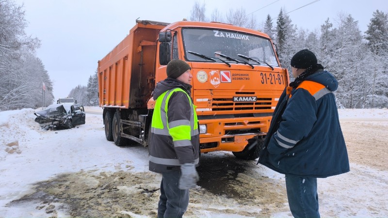 Сыктывкарец спас водителя и троих пассажиров Audi, чья машина загорелась после ДТП