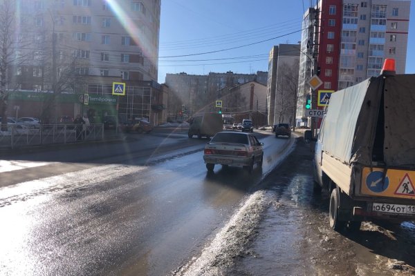 В Сыктывкаре убрали пешеходный переход в районе улицы Крутой
