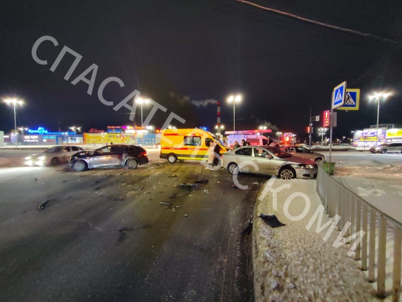 В Ухте дорогу не поделили Skoda и Chevrolet