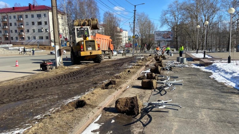 В центре Сыктывкара пропали металлические ограждения