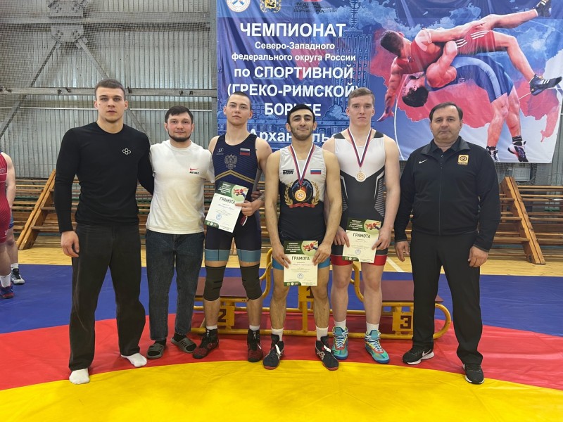 Борцы греко-римского стиля из Коми на чемпионате СЗФО в Архангельске взяли три медали
