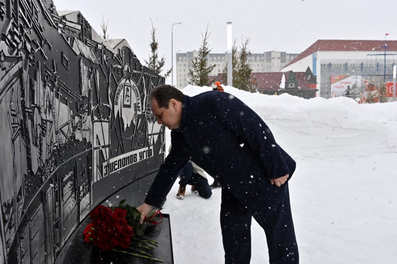 Ростислав Гольдштейн почтил память воркутинцев - тружеников тыла Великой Отечественной войны