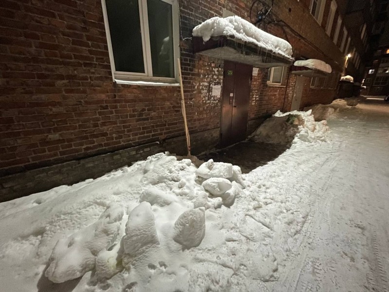 В Печоре вынесен приговор по уголовном уделу о травмировании ребенка при падении льда с многоквартирного дома