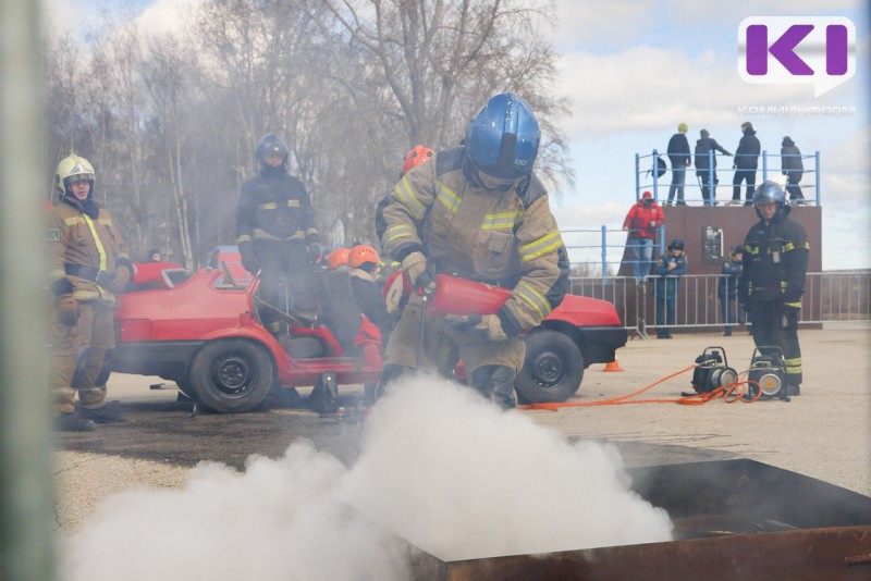 Волнуются ли спасатели и где найти хладнокровие: в столице Коми стартовали соревнования по спасению людей в ДТП