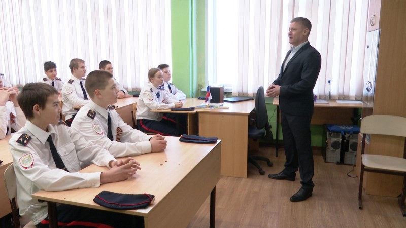 Ветеран СВО, участник программы "Пера.Путь героя" провел Урок мужества в сыктывкарской школе