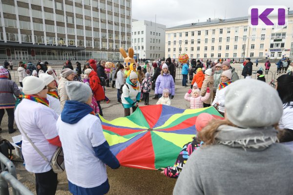 Шапочные бои, волейбол на покрывалах и ярмарка: как в Сыктывкаре отметили 1 Мая