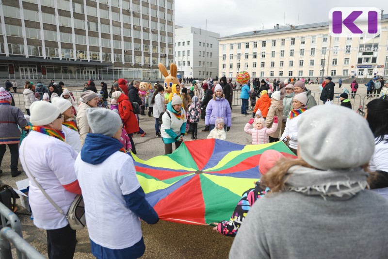 Шапочные бои, волейбол на покрывалах и ярмарка: как в Сыктывкаре отметили 1 Мая