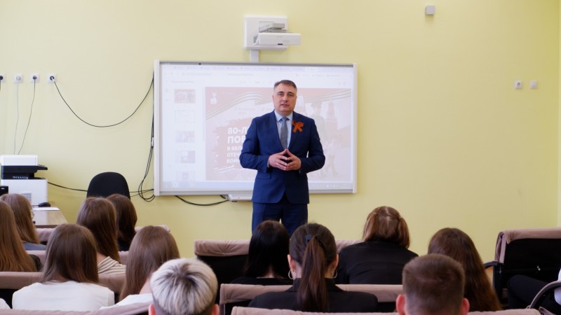 Министр юстиции Коми напомнил школьниками о значимых сражениях в Великой Отечественной войне