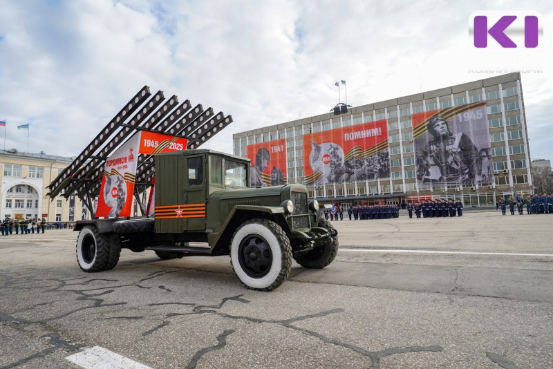 Легендарная "Катюша" и пожарный "Урал": в Сыктывкаре прошла генеральная репетиция юбилейного парада Победы