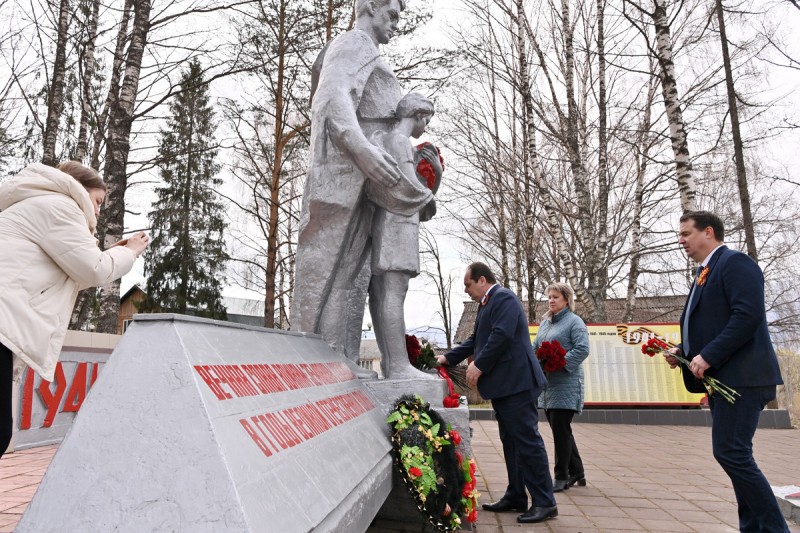 Ростислав Гольдштейн почтил память жителей Прилузья, погибших в годы Великой Отечественной войны