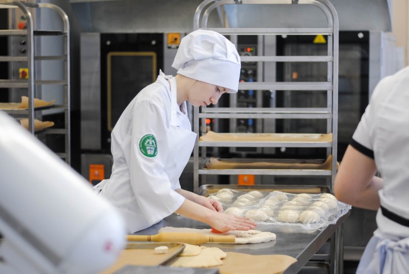 Зарплата кондитеров и пекарей Коми за год выросла на 3 тыс. рублей, но все еще ниже средней по РФ