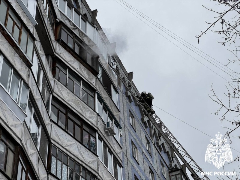 В Сыктывкаре огнеборцы спасли на пожаре пять человек