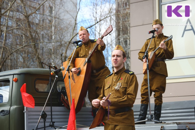 В прошлое – на машине времени: сыктывкарцы окунулись в атмосферу военных лет вместе с агитрейсом "Радость Победы"
