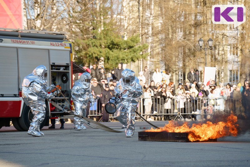 "Герои в действии" тушили в центре Сыктывкара горящий керосин, обезвреживали СВУ и показывали приемы рукопашного боя
