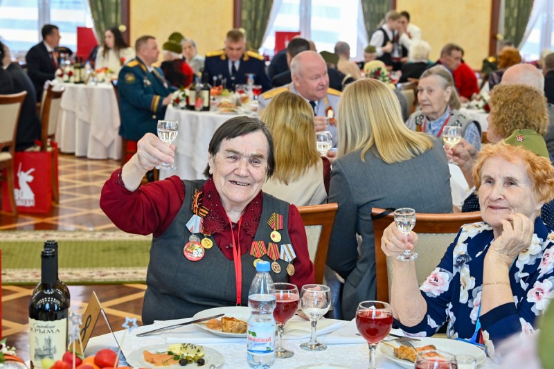 В этот день нам подарили право жить - Ростислав Гольдштейн поблагодарил ветеранов Великой Отечественной войны за Победу