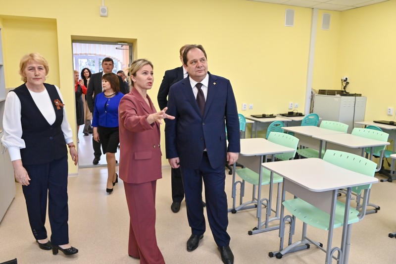 Ростислав Гольдштейн высоко оценил результаты ремонта в школе Нёбдино