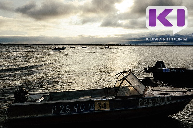 На реке в Усть-Цильме перевернулась лодка 