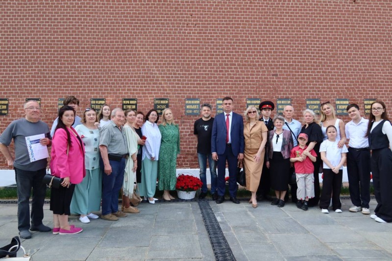 Почтение земляку: у Кремлёвской стены состоялось возложение цветов к месту захоронения Вячеслава Малышева