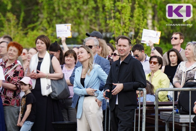Пока в Нягани шел снег, в жарком Сыктывкаре открыли фестиваль театров малых городов России 