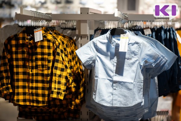 В Коми семьи с низкими доходами могут получить матпомощь на покупку одежды и обуви детям