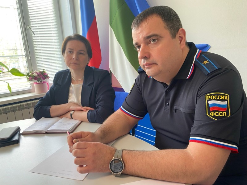 Пожилой сыктывкарке в УФССП по Коми помогли оформить заявление о взыскании алиментов в пользу внучки