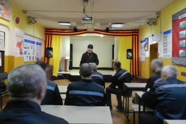Осужденные исправительной колонии № 49 пообщались со священнослужителем

