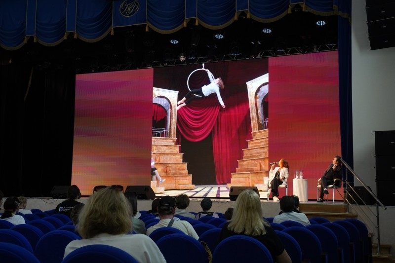 Семейный праздник и древний плач: Фестиваль театров малых городов России продолжает удивлять сыктывкарцев