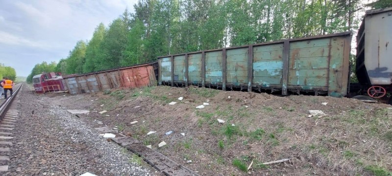 Под Сыктывкаром сошли с рельсов тепловоз и два вагона, прокуратура начала проверку