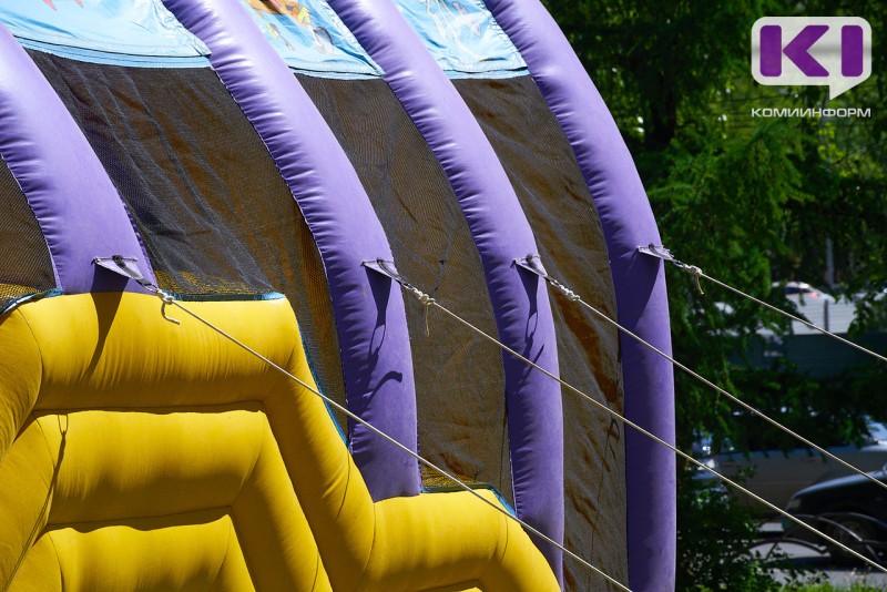 После рейда Гостехнадзора и полиции были сдуты опасные аттракционы в Сыктывкаре