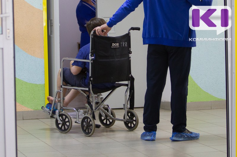 В Коми одинокие неработающие родители детей с инвалидностью получают ежемесячную выплату

