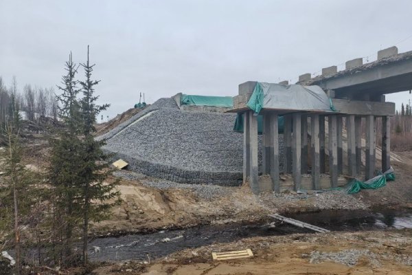 На трассе Сыктывкар – Нарьян-Мар ремонтируют мост через реку Турунъель