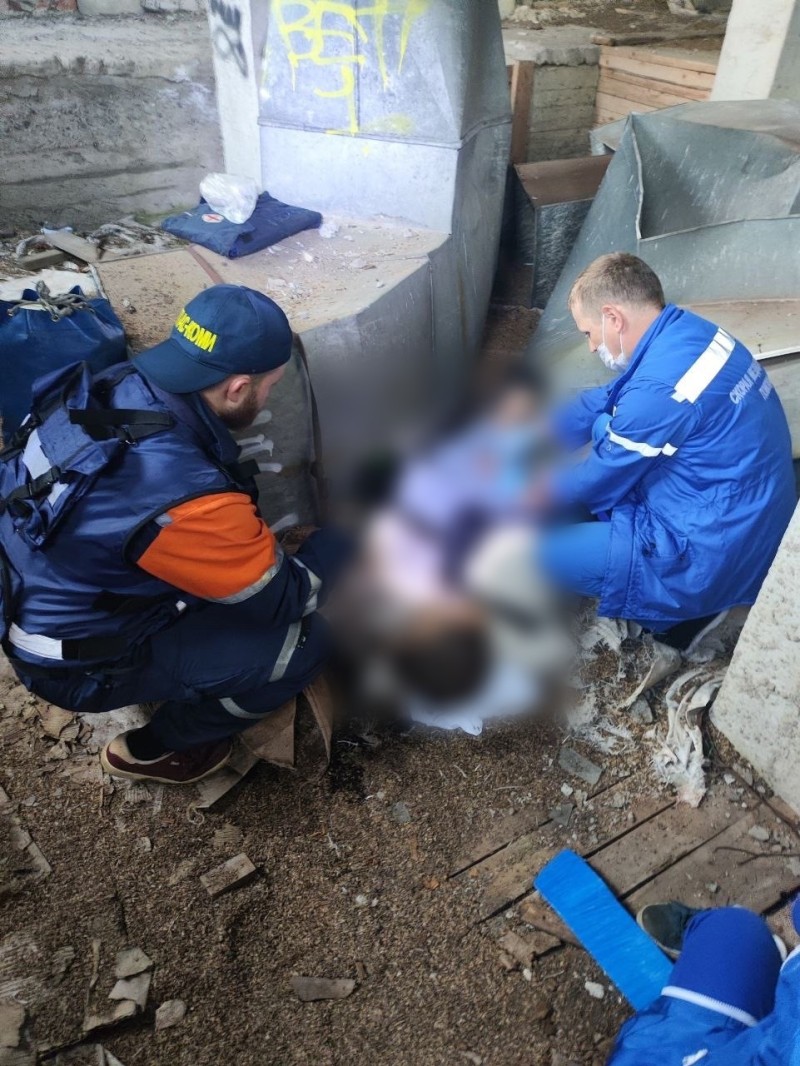 В Сыктывкаре 13-летний подросток получил травмы при падении в заброшенное здание