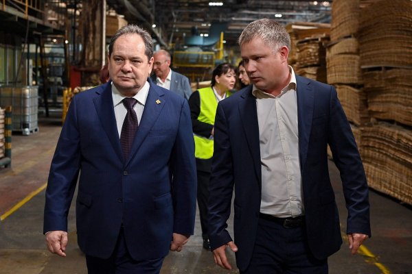 Порядок начинается с честности: Ростислав Гольдштейн объяснил работникам Сыктывкарского фанерного завода принципы управления