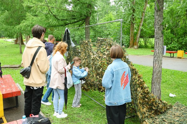 В Сыктывкаре молодежь учили, как плести спасающие жизни и военную технику маскировочные сети 