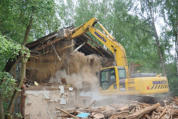 В Сыктывкаре сносят аварийный дом по улице Советская, 29