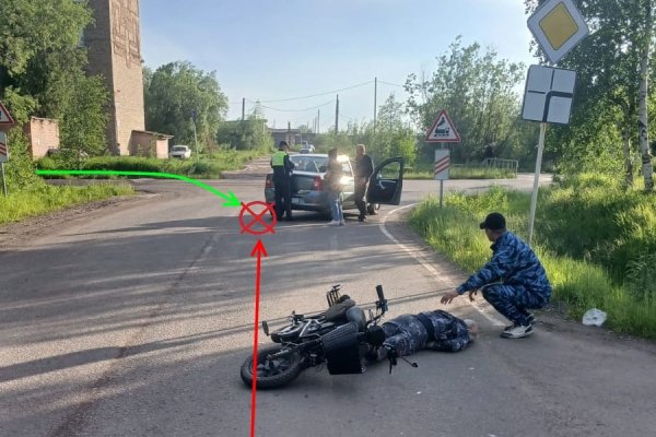 В Инте нетрезвый мужчина на электровелосипеде не поделил дорогу с Renault Logan