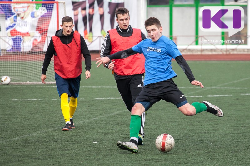 В Сыктывкаре проходят сразу два турнира по футболу