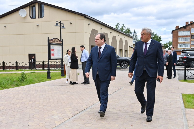 Ростислав Гольдштейн посетил обновлённый парк "Берёзовая Роща" в Сосногорске