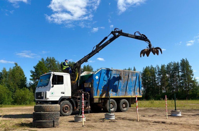 В Коми выбрали лучшего водителя мусоровоза