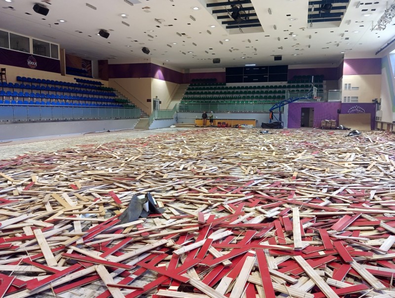 На главной баскетбольной арене Коми меняют напольное покрытие