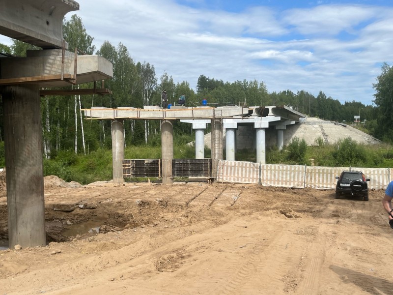 Строительство моста через р.Лемью планируют завершить к июню 2026 года