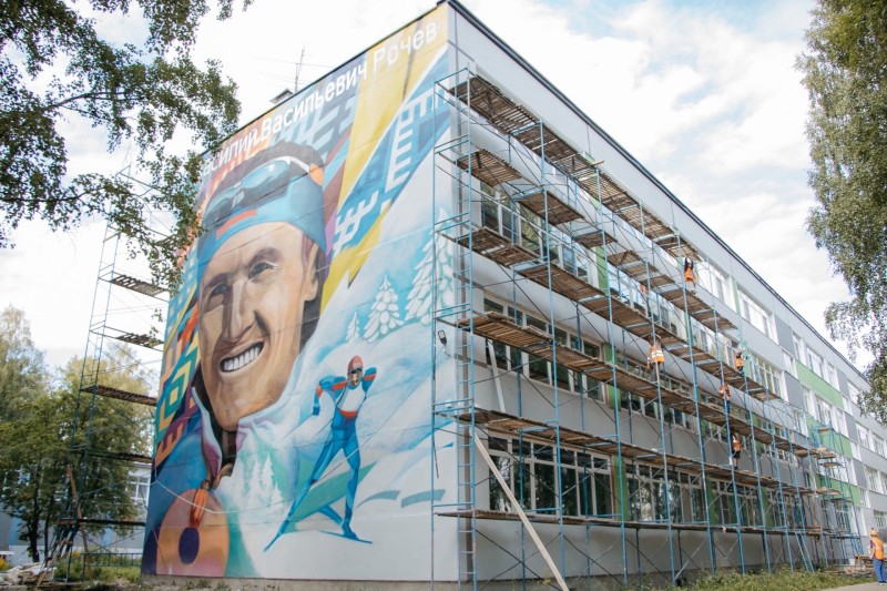 В ходе капитального ремонта сыктывкарскую школу №38 украсил мурал мастера спорта России