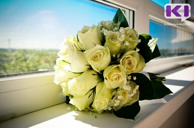 Сыктывкарка потеряла более 1 млн рублей в надежде получить букет цветов от незнакомца